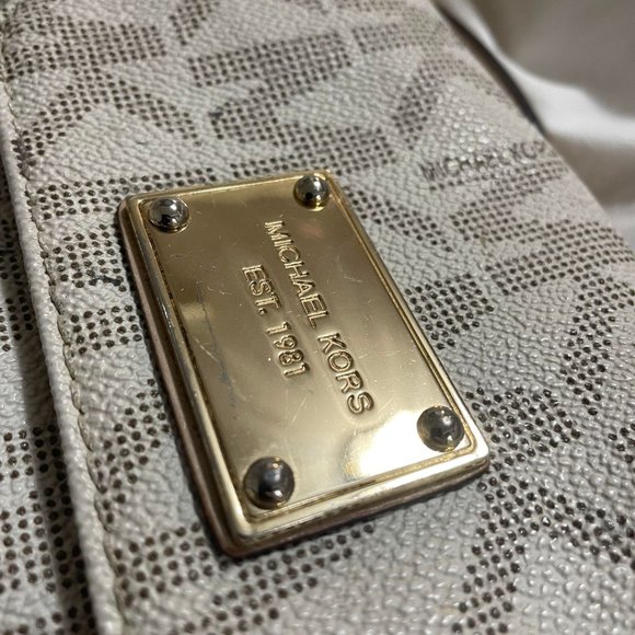 Michael Kors Small Crossbody Bag - Picture 4 of 7